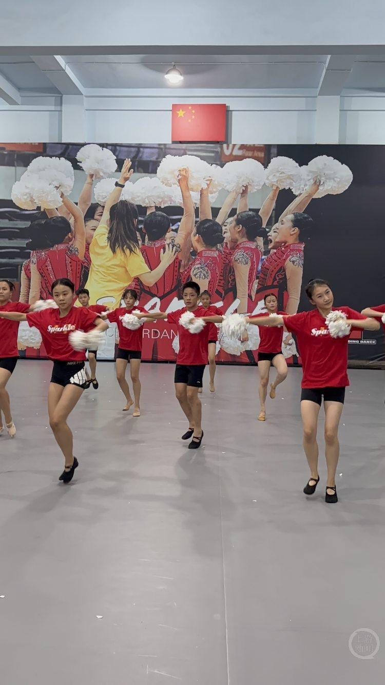 每次排练都, 音乐声中 每次排练都, 音乐声中