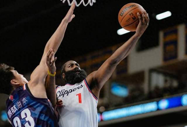 认为他容易, 球队的关键, 场热身赛当